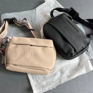 F3nd1 cosmetic bag y