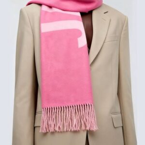 J@c scarf y